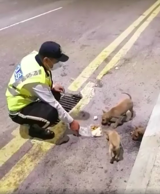 Facebook/Aman Shah II Thank you, abang polis!